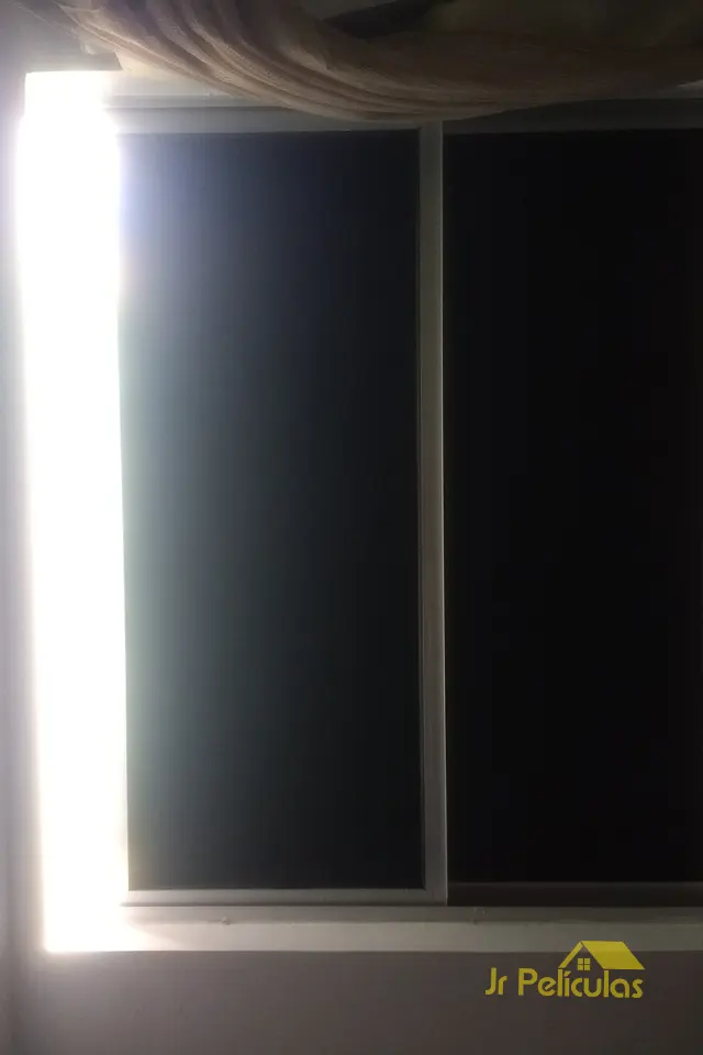 Película blackout total para janelas